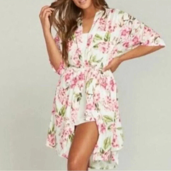 Show Me Your Mumu White Robe With Pink Roses Short Sleeve Loungewear OS - Picture 2 of 8